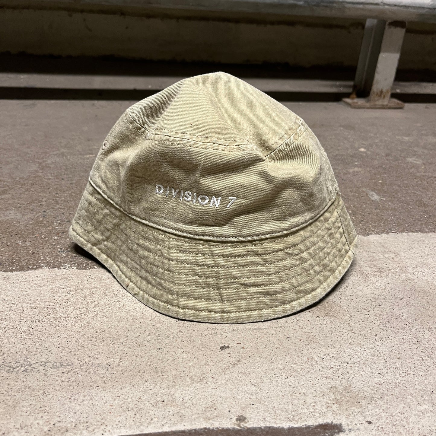 Division 7 - Bucket hat